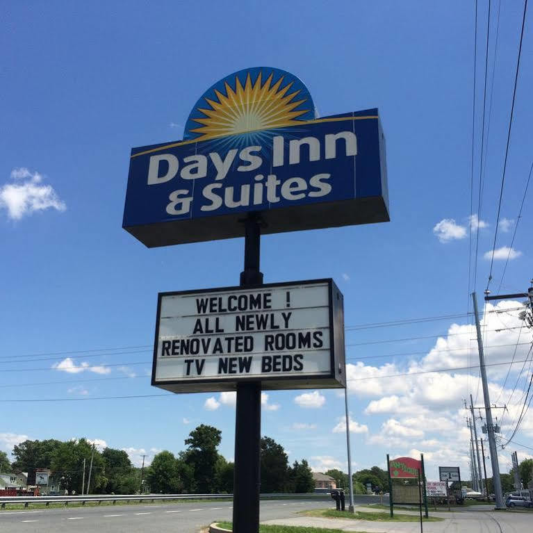 Days Inn & Suites By Wyndham Cambridge Exterior photo